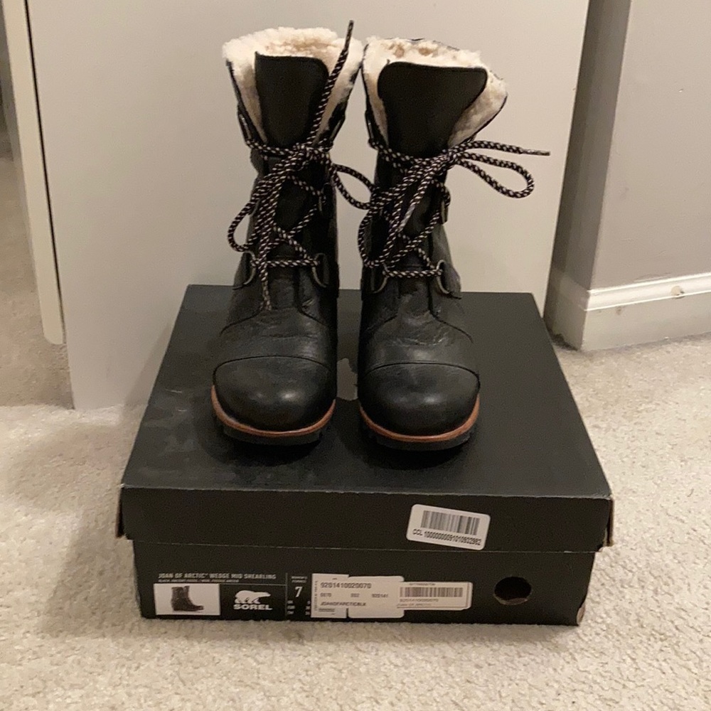 Beautiful Sorel Joan of Arctic Wedge Mid Shearling Black, Ancient Fossil size 7